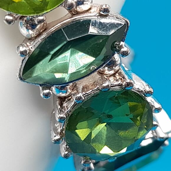 Macy's Green Rhinestone Stretch Bracelet, New With Tags, Old Stock - Picture 4 of 11